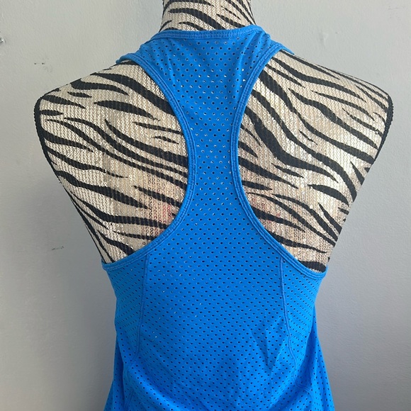 *Bundle* 2 athletic tops laser cut - Picture 3 of 6